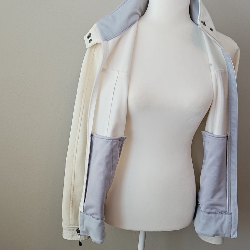 The North Face Women's Cream Zipper Medium Jacket - Picture 14 of 16